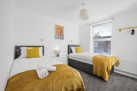 Bright & Cosy 3 Bed Home I Parking I Sleeps 6 House in Ipswich