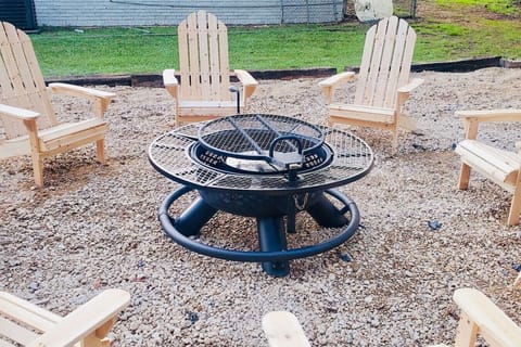 Central Charmer -- Fire Pit -- Game Day -- Central ! House in Starkville