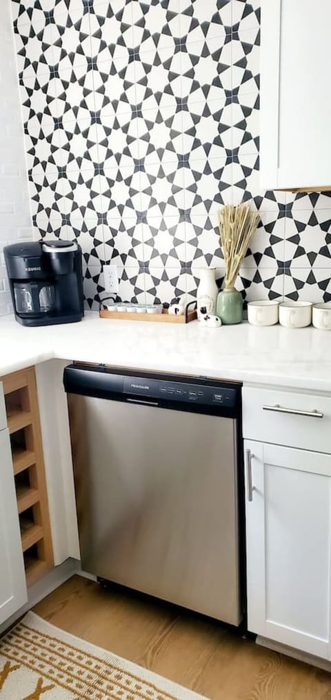 Central Charmer -- Fire Pit -- Game Day -- Central ! House in Starkville