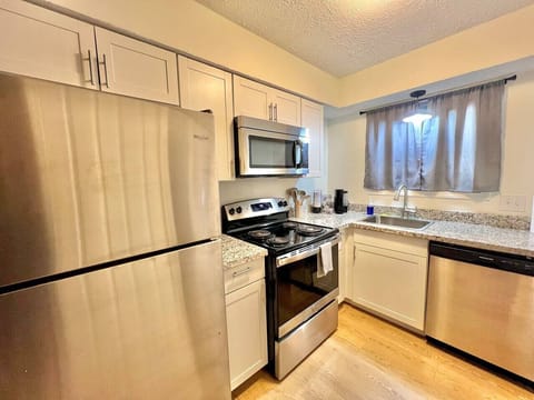 Comfy Convenience 2 BR Close 2 MSU Apartment in Starkville