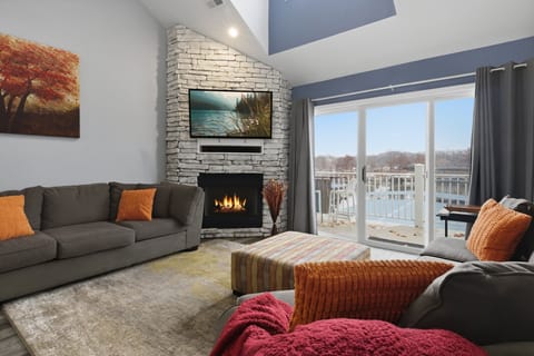 Condo, Multiple Beds, Pool Access (Sun-Kissed Serenity) | Living area