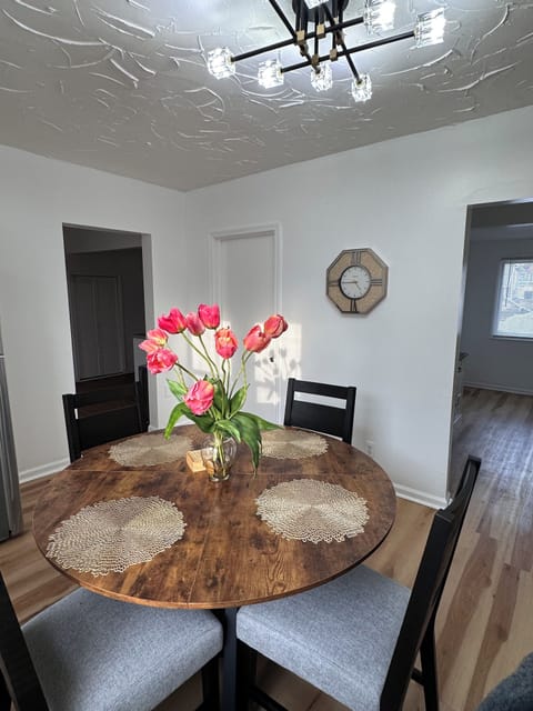 Farmhouse in the Heart of DowntownAuburn Hills House in Auburn Hills