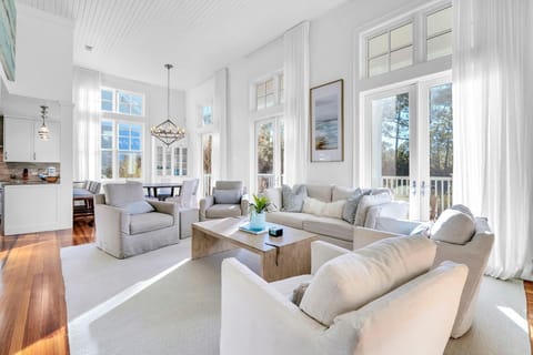 House, Multiple Beds (Sol y Sombra) | Living area