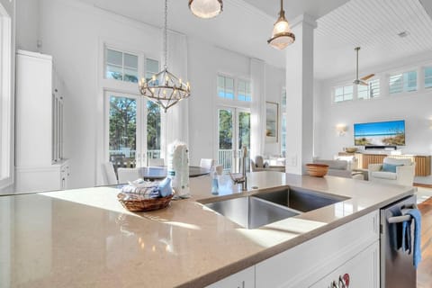 House, Multiple Beds (Sol y Sombra) | Interior