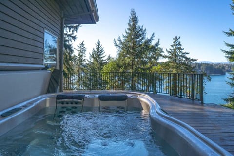 Luxury Home, Beach, Spa, Views, Natural Setting House in Bainbridge Island