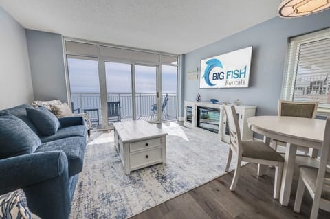 Amazing Living Room with Stunning Views🌊☀️

