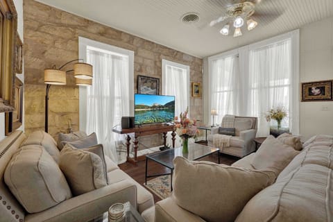 House, Multiple Beds, Balcony (101 N Orange - Combo) | Living area
