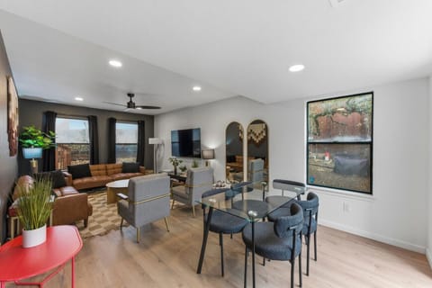 Spacious Retreat Near Downtown House in Zilker