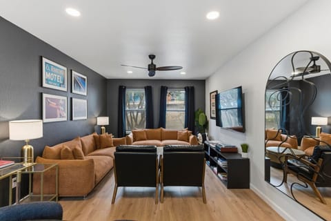 Spacious Retreat Near Downtown House in Zilker