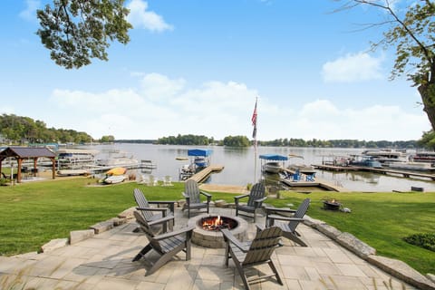 Luxe Magician Lake Family Retreat Cottage in Sister Lakes