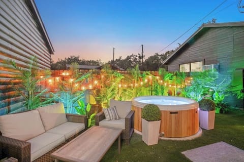 Starlight Horizon 3 Cabins + Hot Tub, Pool, Firepits, Sleeps up to 19 Cabin in Canyon Lake