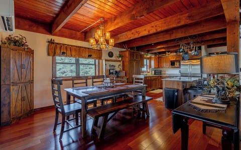 Welcome to Stagecoach Ridge! Ideally located near Cody on the way to Yellowstone