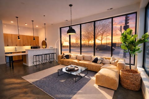 Stylish 4BR/3BA South Loop Stay Near McCormick Place & Soldier Field Apartment in South Loop