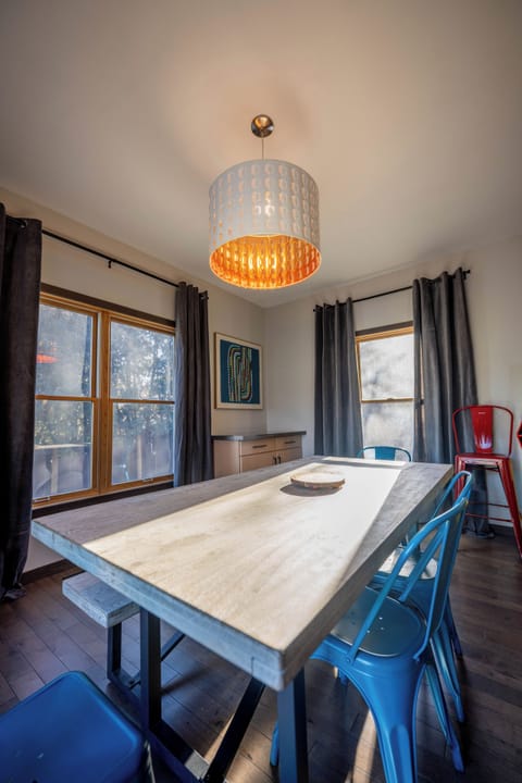 South Hills - Sleeps 12+ - Sauna, Gym, Air Hockey House in Helena