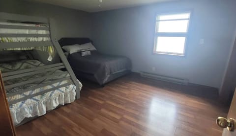 Lake Superior Waterffront Main Unit of Duplex Sleeps 8 ppl Apartment in Michigan