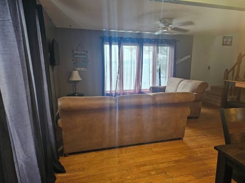 Lake Superior Waterffront Main Unit of Duplex Sleeps 8 ppl Apartment in Michigan
