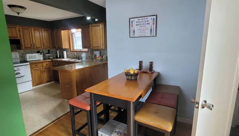 Lake Superior Waterffront Main Unit of Duplex Sleeps 8 ppl Apartment in Michigan