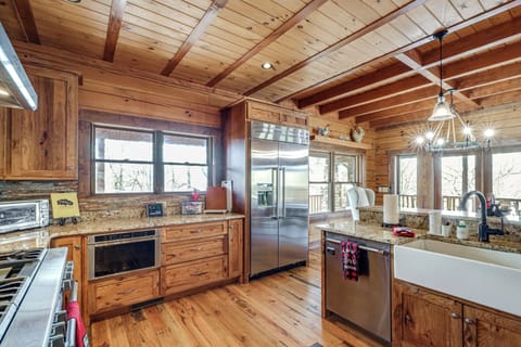 House (5 Bedrooms) | Interior