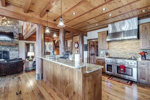 House (5 Bedrooms) | Interior