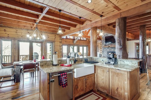 House (5 Bedrooms) | Interior