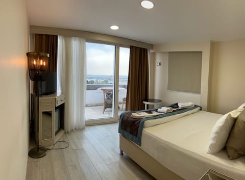 Royal Suite, Connecting Rooms, Sea View | Premium bedding, down comforters, minibar, in-room safe