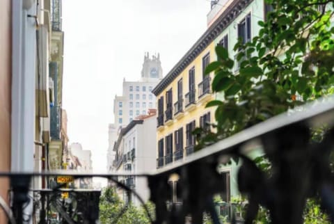 Avant-Garde Five-Bedroom Apartment Near Gran Vía, Madrid Apartment in Centro