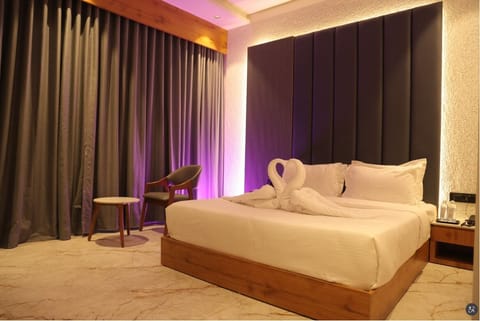 Signature Suite | Desk, laptop workspace