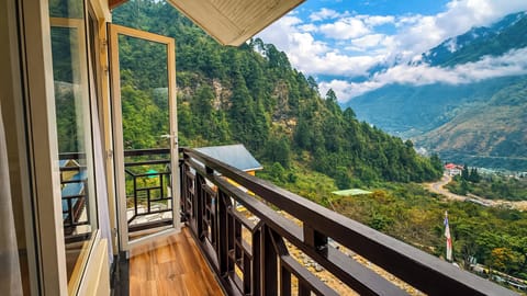 Luxury Room, Balcony, Mountain View | Balcony