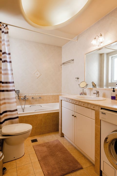 Pantheon Penthouse | Seaview•Beach, Athens Riviera Apartment in Alimos