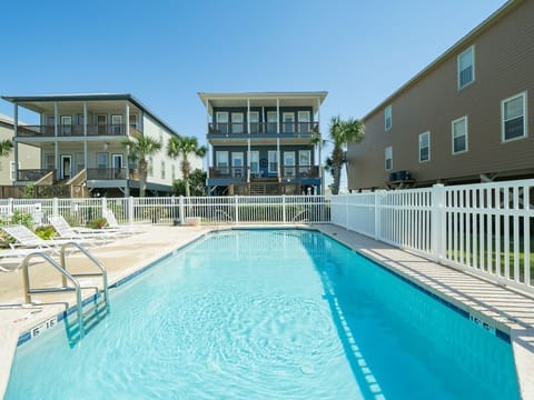 Direct Pool Front Location