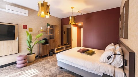 Relax into a stylish king bed with warm designer lighting.