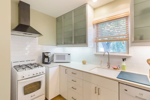 This kitchen is so crisp, even burning toast will feel like a gourmet epiphany!!