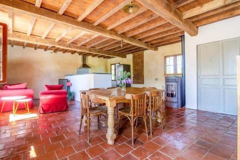 Ecogîte_Rural_Béarn_Pyrénées_Espace_de_vie_Tomettes_table