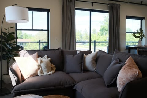 Living Room / Lounge