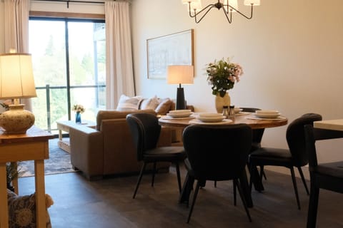 Dining / Restaurant