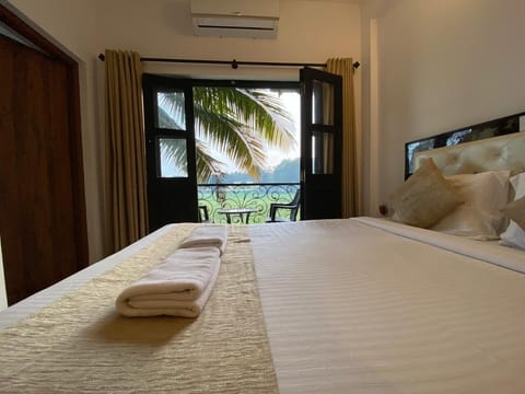 Double Room, Garden View | Blackout drapes, free WiFi