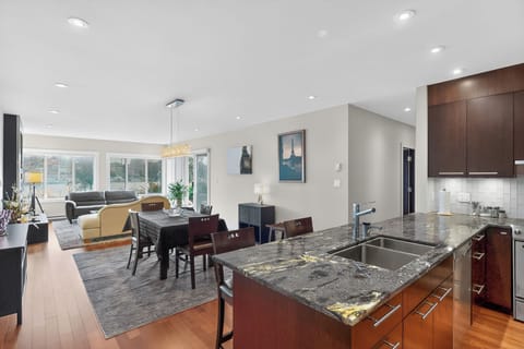 Songhees Sunrise Apartment in Victoria