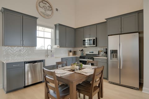 Kitchen | Dining Table