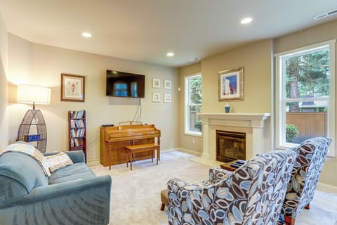 Gateway to Greater Seattle! Spacious, Modern Home House in Bothell