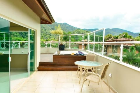 Superior Triple Room, 1 King Bed, City View | Interior