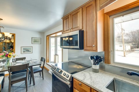 Kitchen | Stainless Appliances I Efficient Layout