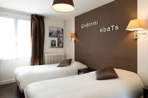 In-room safe, desk, free WiFi