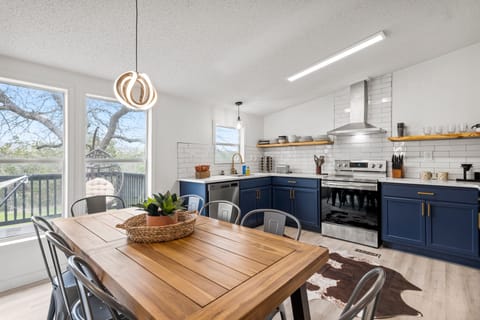 Starlight Horizon 5 Cabins + Hot Tub, Pool, Firepits, Sleeps up to 35 Cabin in Canyon Lake