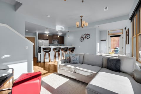 •Sunny Living Area
•Open Concept