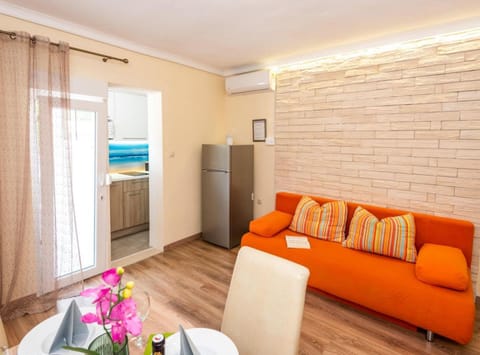 Apartment (Superior One Bedroom Apartment with B) | Living room