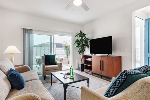 Units 2 & 5: Living room