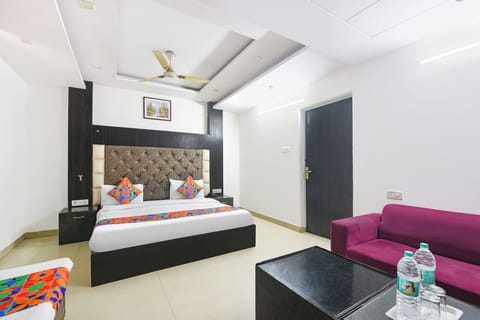 Egyptian cotton sheets, premium bedding, in-room safe, free WiFi