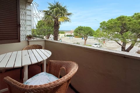 M455 - Marcelli, spacious four-room apartment with terrace and parking space Apartment in Marcelli