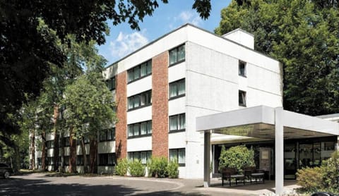 Hotel Exterior [summer]