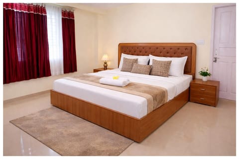 Hypo-allergenic bedding, desk, soundproofing, free WiFi